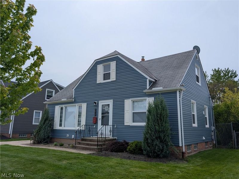 1678 Byron Drive, Mayfield Heights, OH 44124 Photo 2