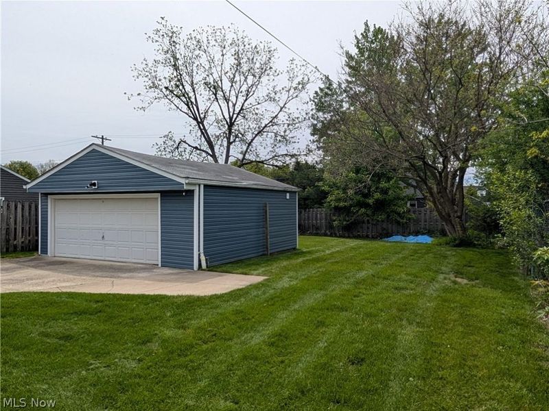 1678 Byron Drive, Mayfield Heights, OH 44124 Photo 4