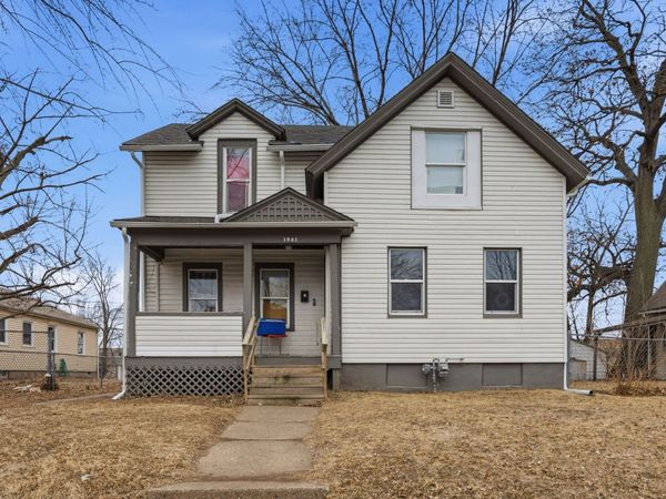 1941 DIXWELL Street, Davenport, IA 52802