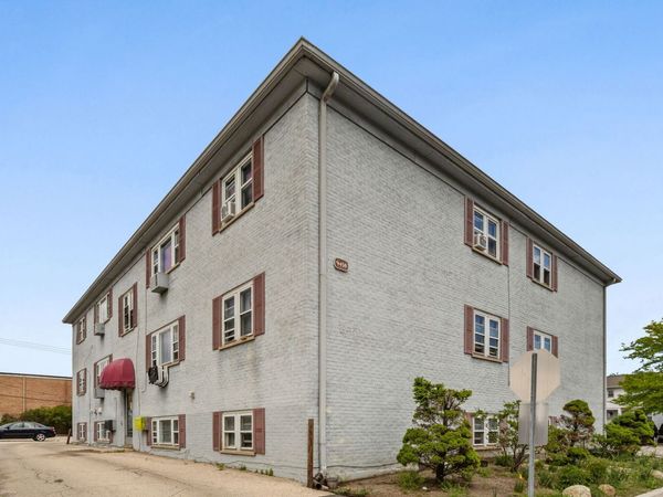 9458 Kelvin Lane, Unit 103, Schiller Park, IL 60176
