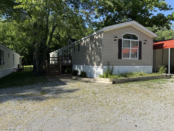 153 Oak Valley Drive, Carbondale, IL 62901