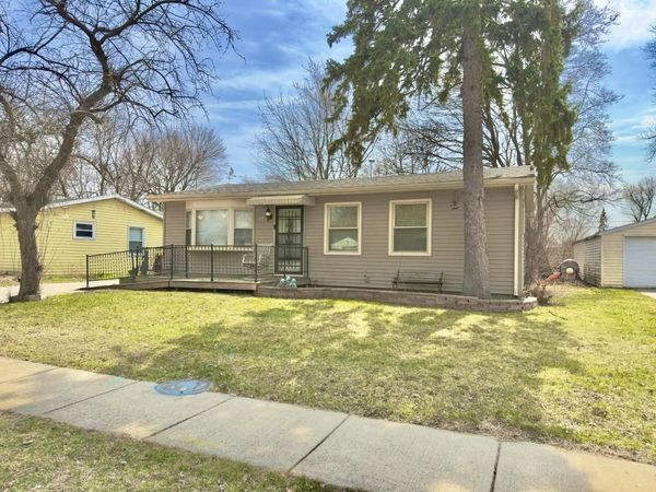 1021 DREXEL, MACHESNEY PARK, IL 61115