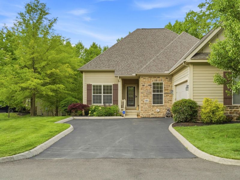 386 Slate Crossing Drive, Delaware, OH 43015 Photo 2