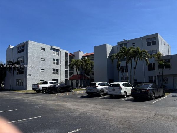 9451 Evergreen Pl , Unit 102, Davie, FL 33324