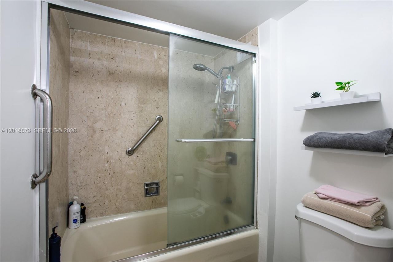 1800 NE 114th St , Unit 1207, Miami, FL 33181 Photo