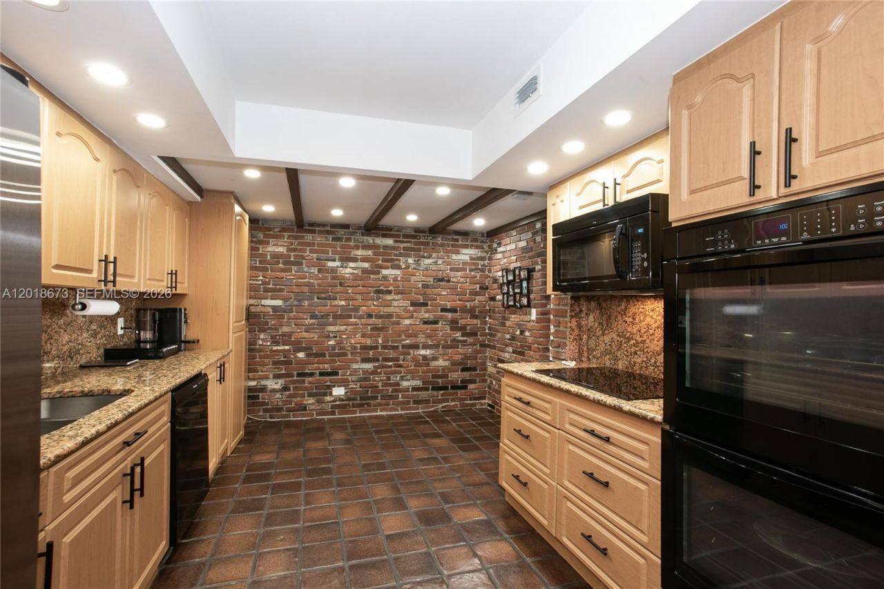 1800 NE 114th St , Unit 1207, Miami, FL 33181 Photo