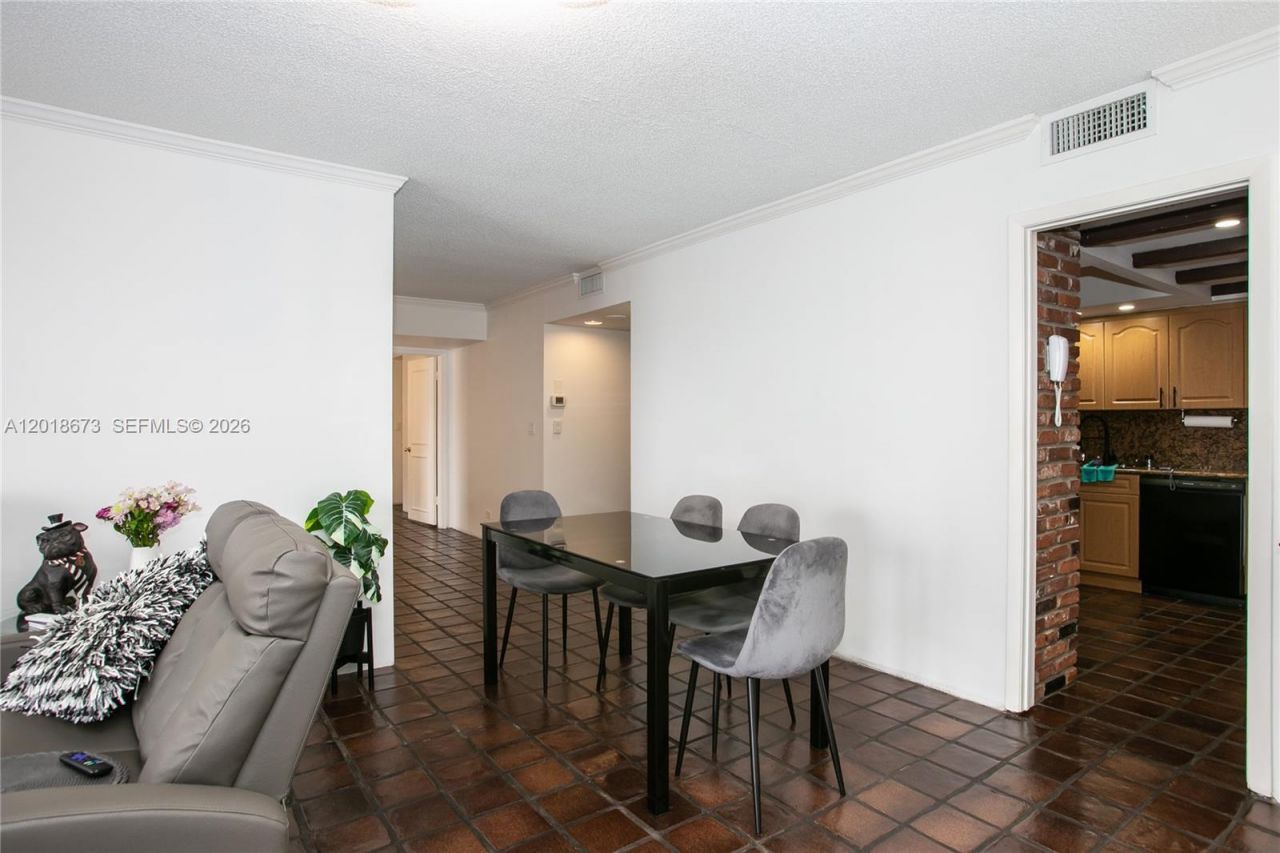 1800 NE 114th St , Unit 1207, Miami, FL 33181 Photo