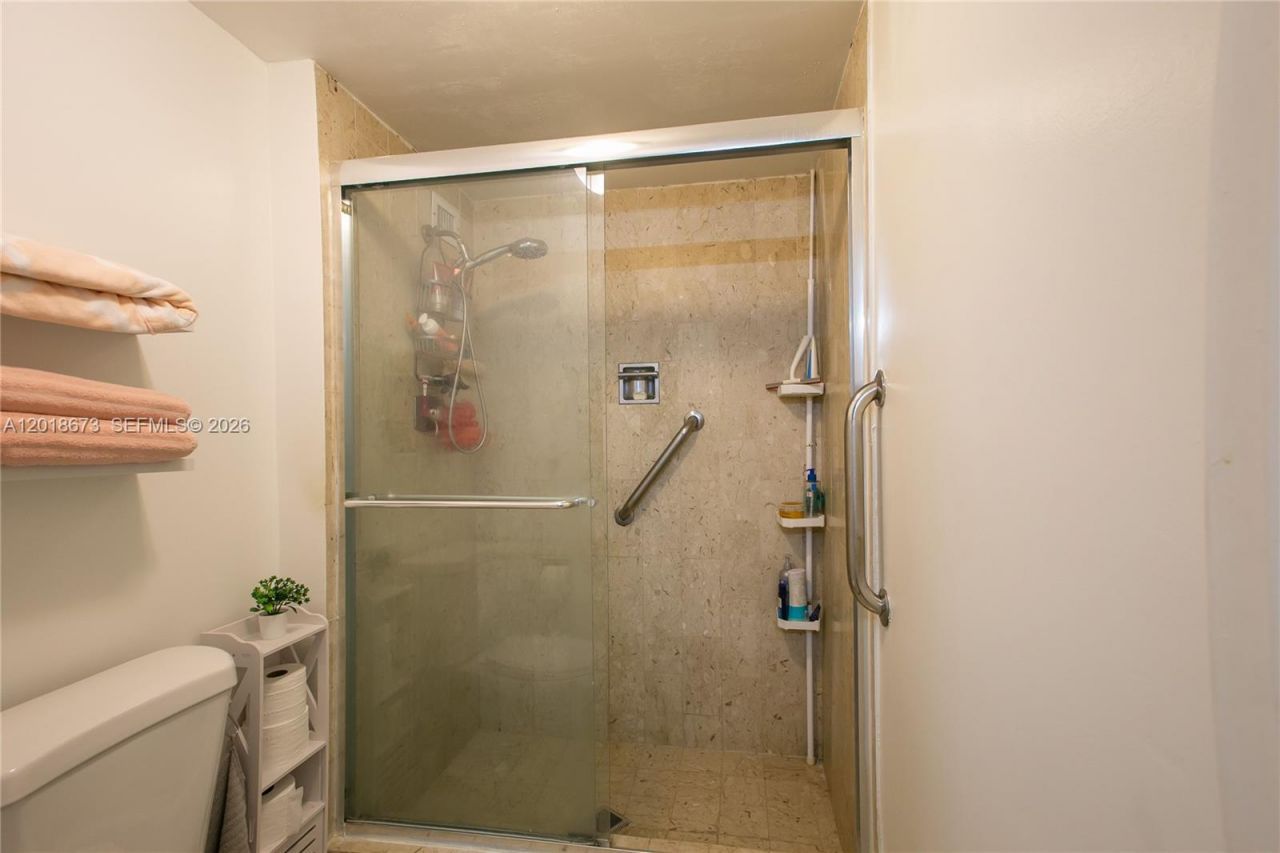 1800 NE 114th St , Unit 1207, Miami, FL 33181 Photo