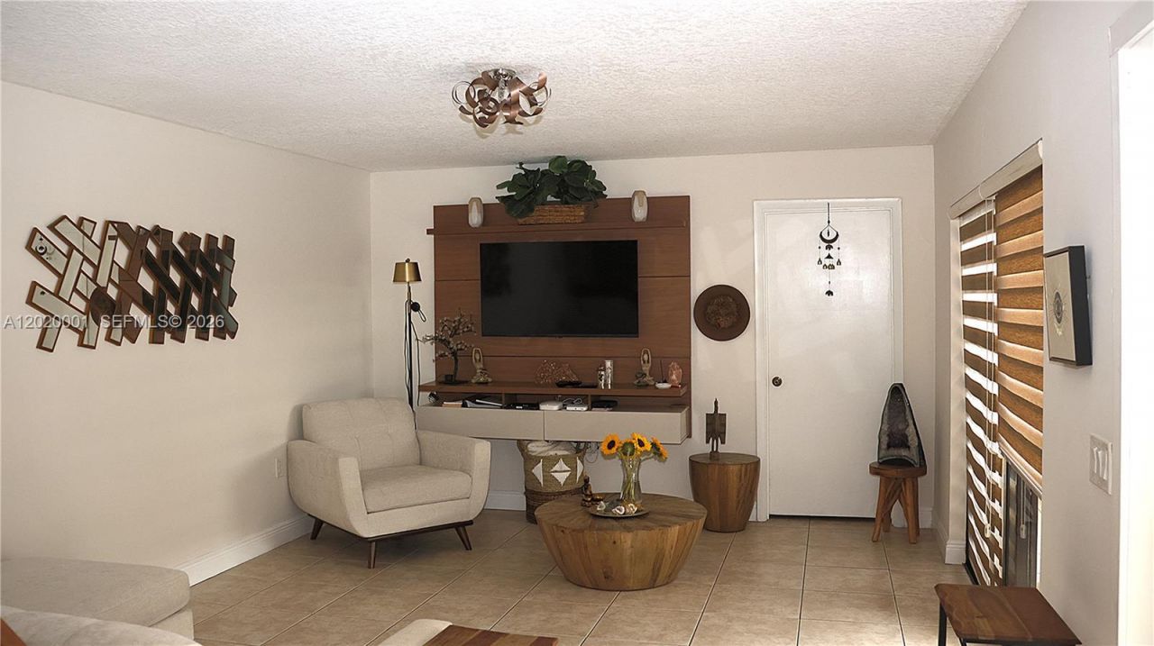 9111c SW 20th St , Davie, FL 33324 Photo