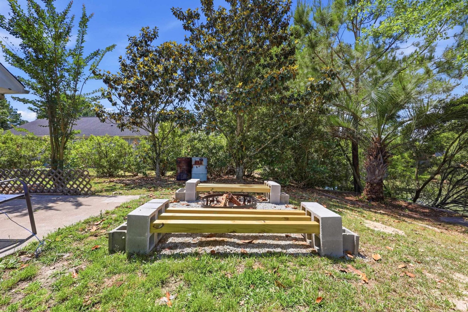 3950 Mayfield Dr.  Photo 28