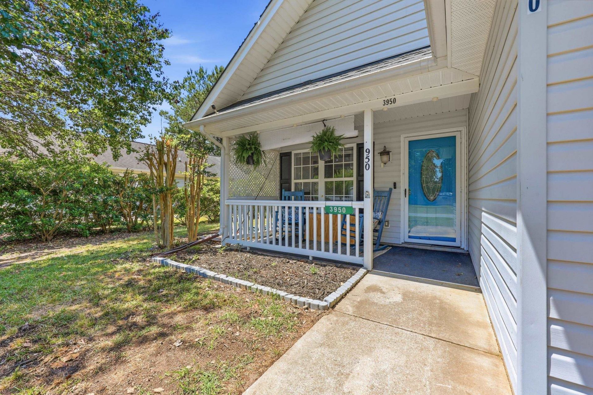 3950 Mayfield Dr.  Photo 4