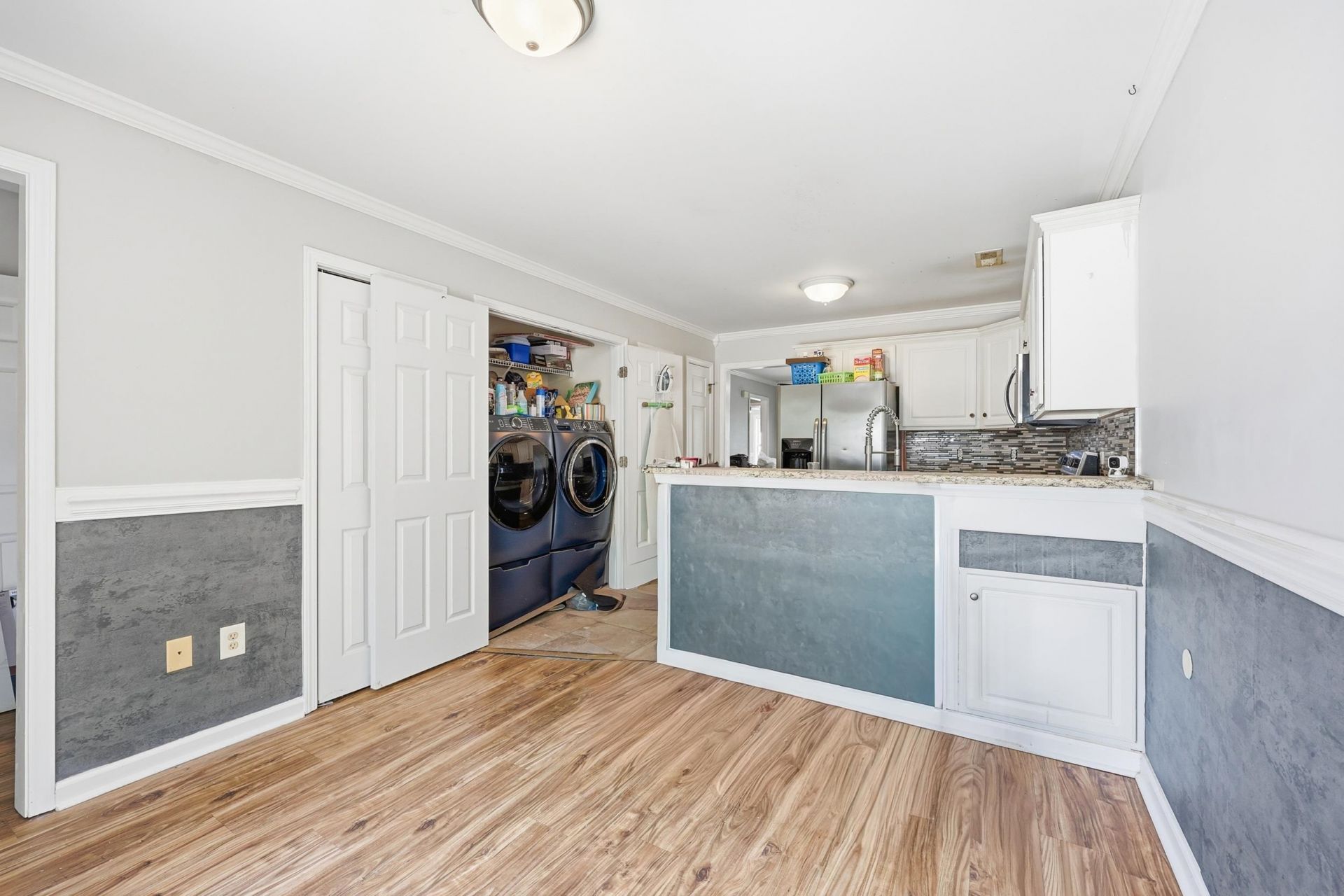 3950 Mayfield Dr.  Photo 8