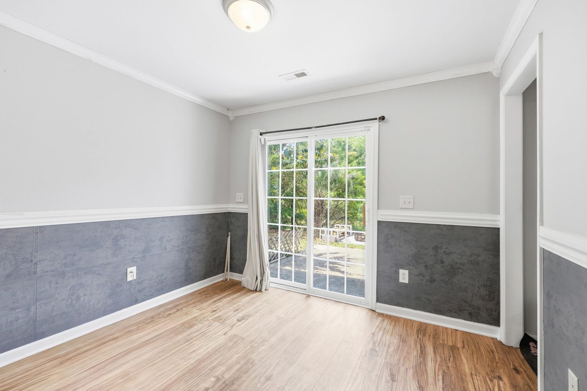3950 Mayfield Dr.  Photo 9