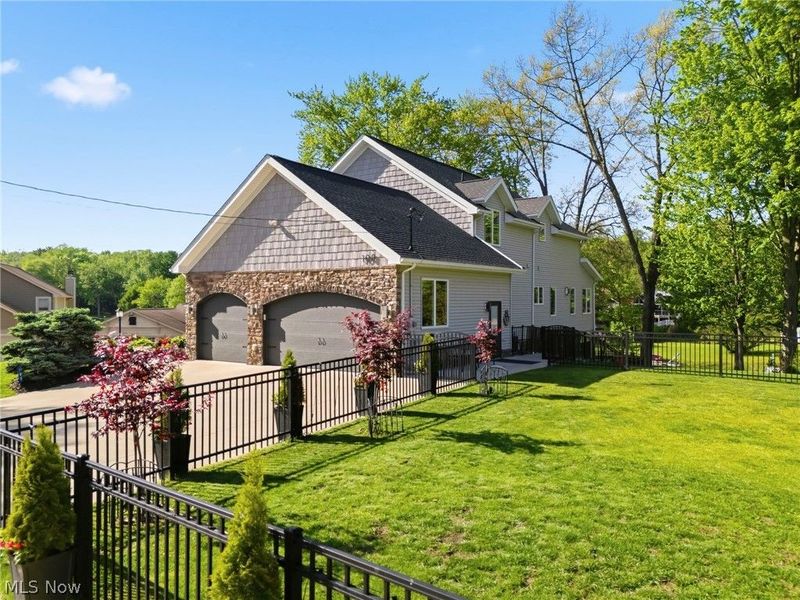 108 Spruce Drive NW, North Canton, OH 44720 Photo 3