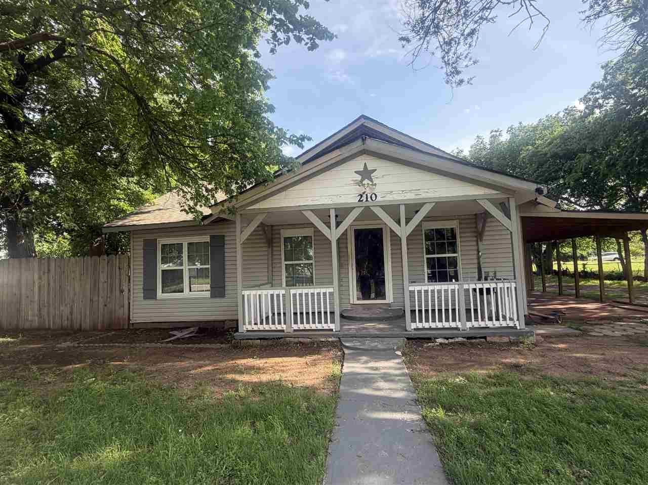 210 SW I Ave, Lawton, OK 73501 Main Photo