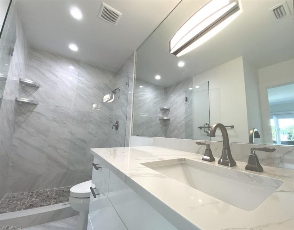 995 9th Ave S, Unit 4, Naples, FL 34102 Photo