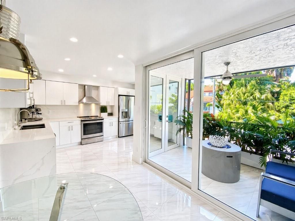 995 9th Ave S, Unit 4, Naples, FL 34102 Photo