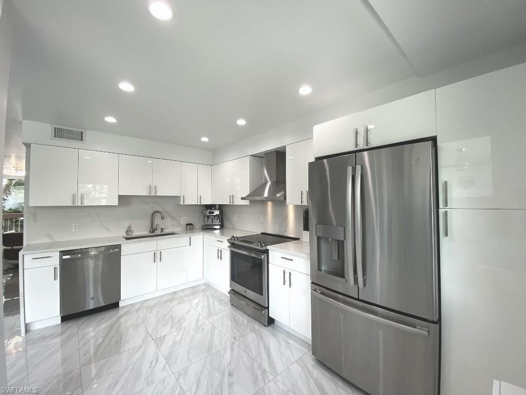 995 9th Ave S, Unit 4, Naples, FL 34102 Photo