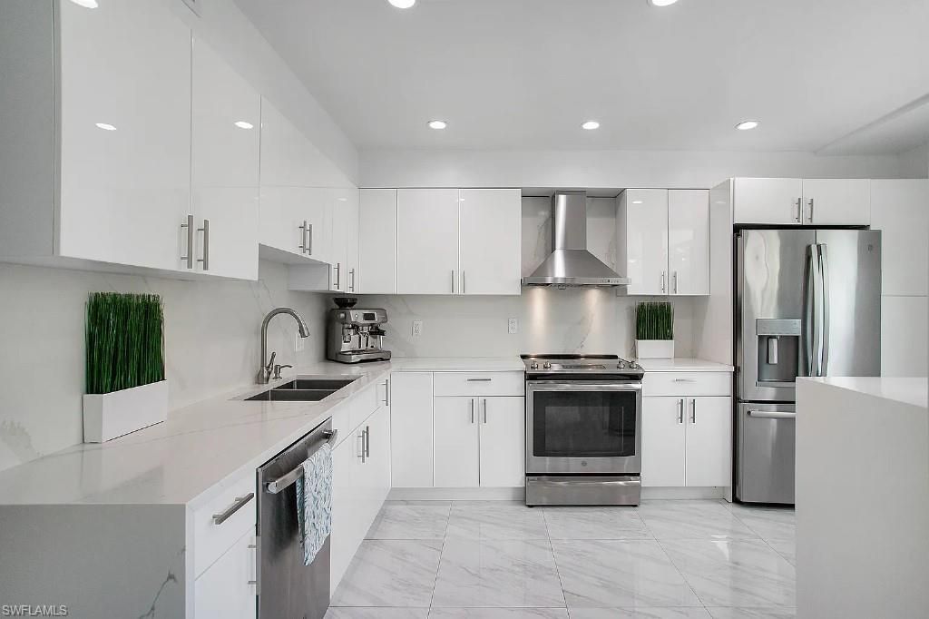 995 9th Ave S, Unit 4, Naples, FL 34102 Photo