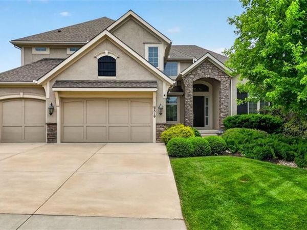 9519 W 151st Terrace, Overland Park, KS 66221