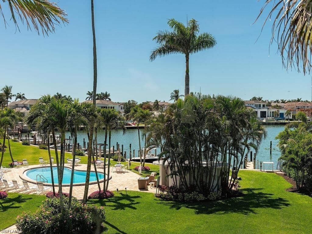 400 Park Shore Dr , Unit 304, Naples, FL 34103 Photo