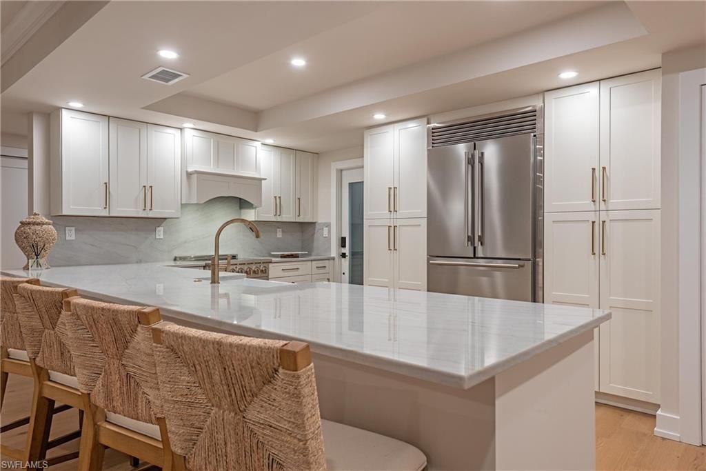 400 Park Shore Dr, Unit 304, Naples, FL 34103 Photo