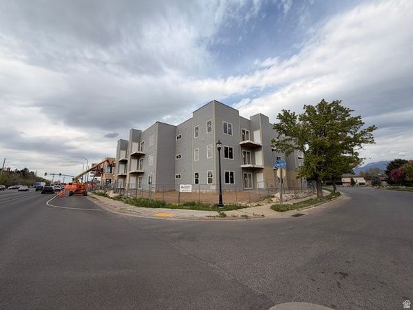 1652 N MAIN DR E, Unit 30, Layton, UT 84041