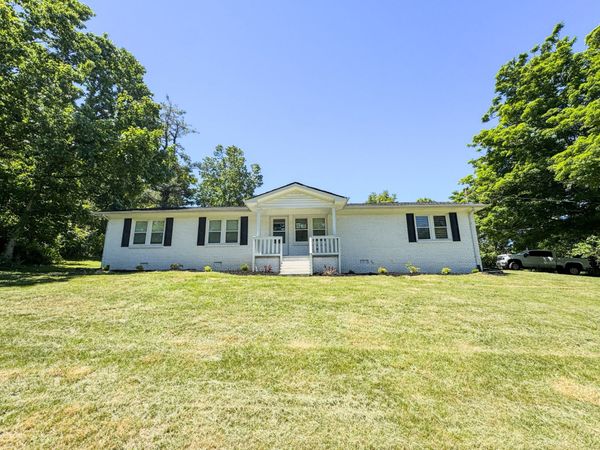 228 Howell Rd , Westmoreland, TN 37186