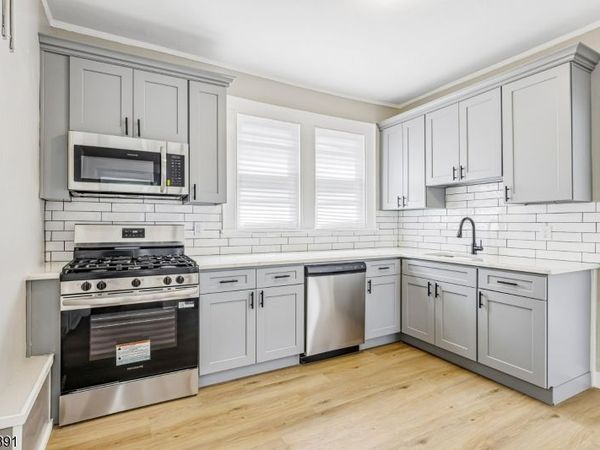 301 E 9Th Ave, Roselle, NJ 07203