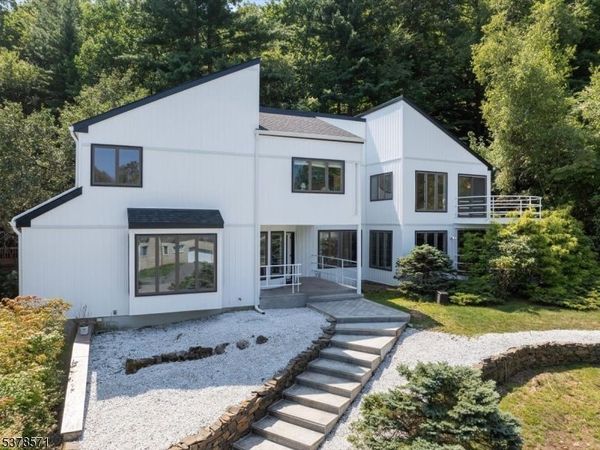 215 Eileen Dr, Cedar Grove, NJ 07009