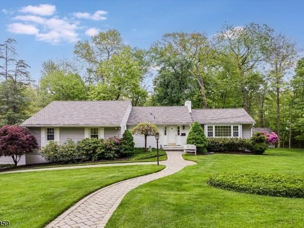6 Driftway, Roseland, NJ 07068