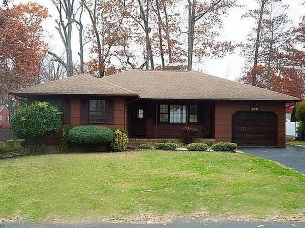 212 Oxford Rd, Edison, NJ 08820