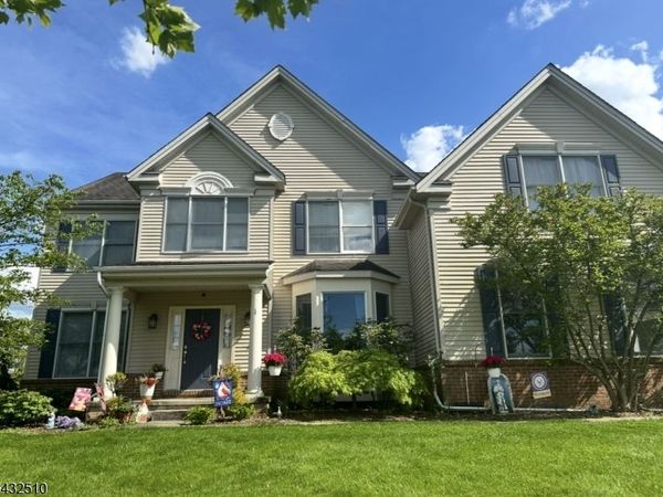 1 Tanager Dr, Raritan, NJ 08551