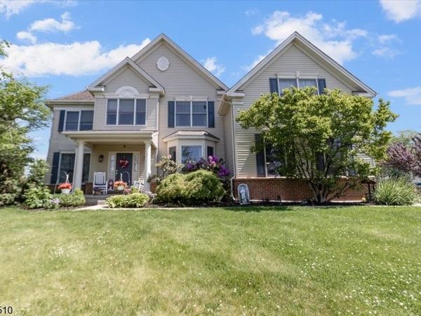 1 Tanager Dr, Raritan, NJ 08551