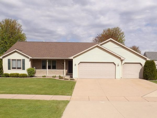 2360 LOST DAUPHIN ROAD, De Pere, WI 54115