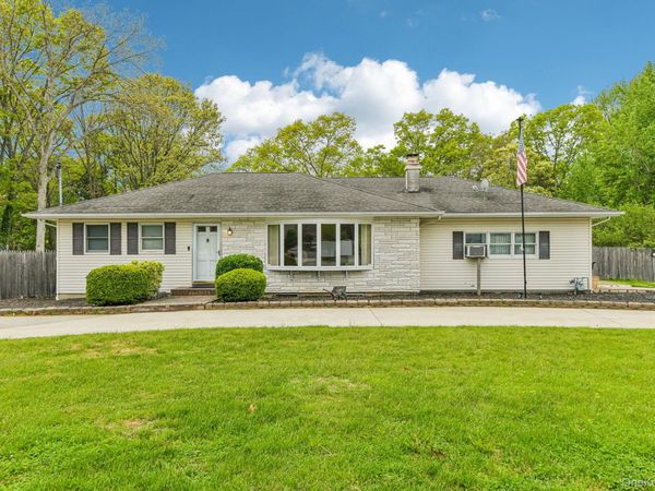 1374 Saxon Avenue , Bay Shore, NY 11706