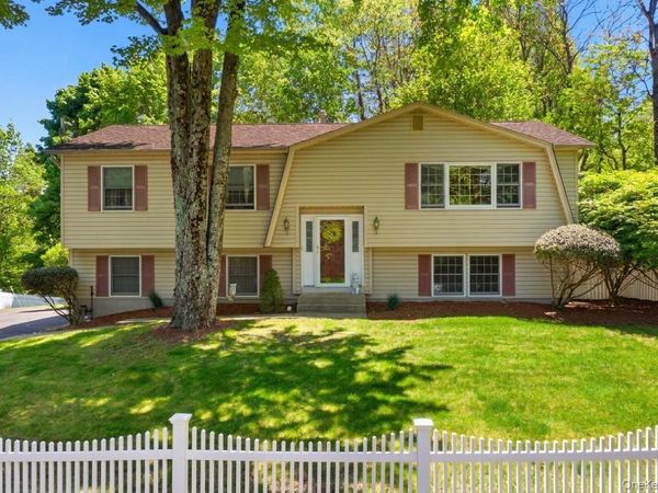 10 Sabin Drive, Airmont, NY 10901