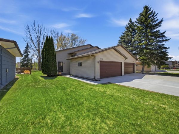 1908 20th Avenue S, Fargo, ND 58103