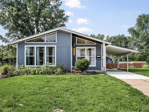 236 Hillcrest Boulevard, Ballwin, MO 63021