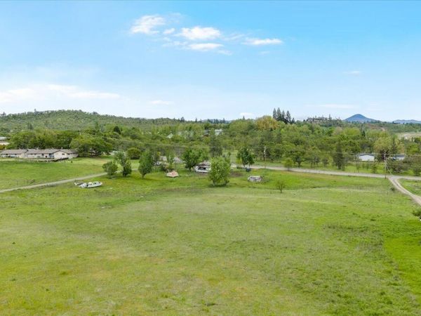 963 Stevens Road, Eagle Point, OR 97524
