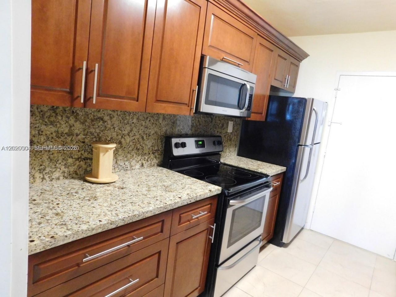 5401 Collins Ave, Unit 1213, Miami Beach, FL 33140 Photo