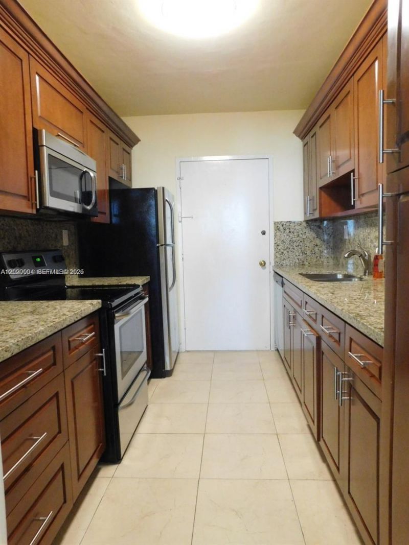 5401 Collins Ave , Unit 1213, Miami Beach, FL 33140 Photo