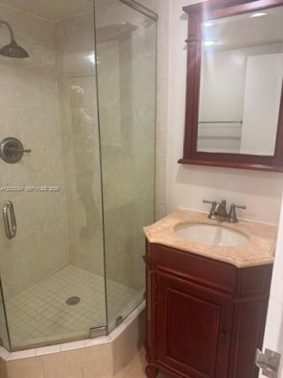 5401 Collins Ave, Unit 1213, Miami Beach, FL 33140 Photo