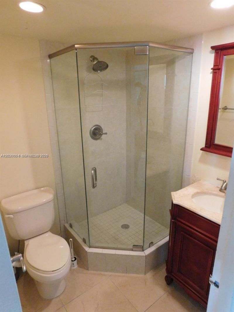 5401 Collins Ave, Unit 1213, Miami Beach, FL 33140 Photo