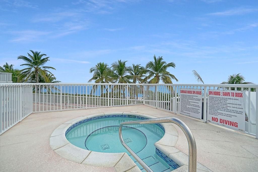 5401 Collins Ave, Unit 1213, Miami Beach, FL 33140 Photo