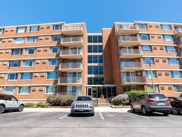 2211 S Highland Avenue , Unit 4B, Lombard, IL 60148