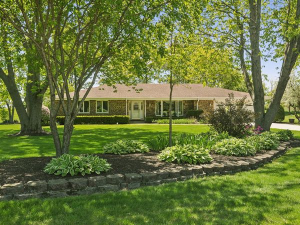 135 Hillcrest Court , Barrington, IL 60010