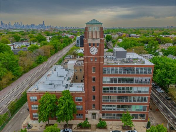 1801 W Larchmont Avenue , Unit 305, Chicago, IL 60613