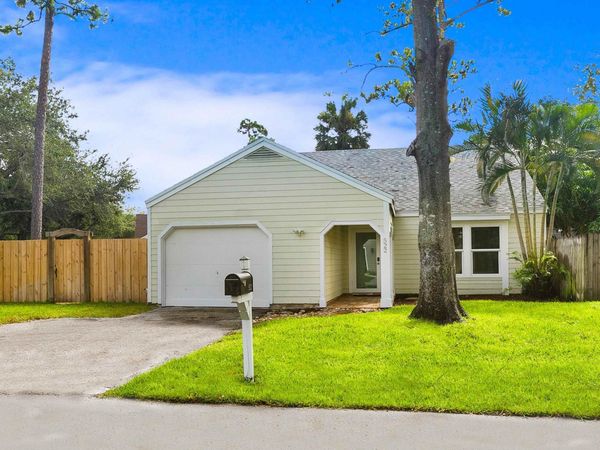 522 Goldenwood Way, Wellington, FL 33414