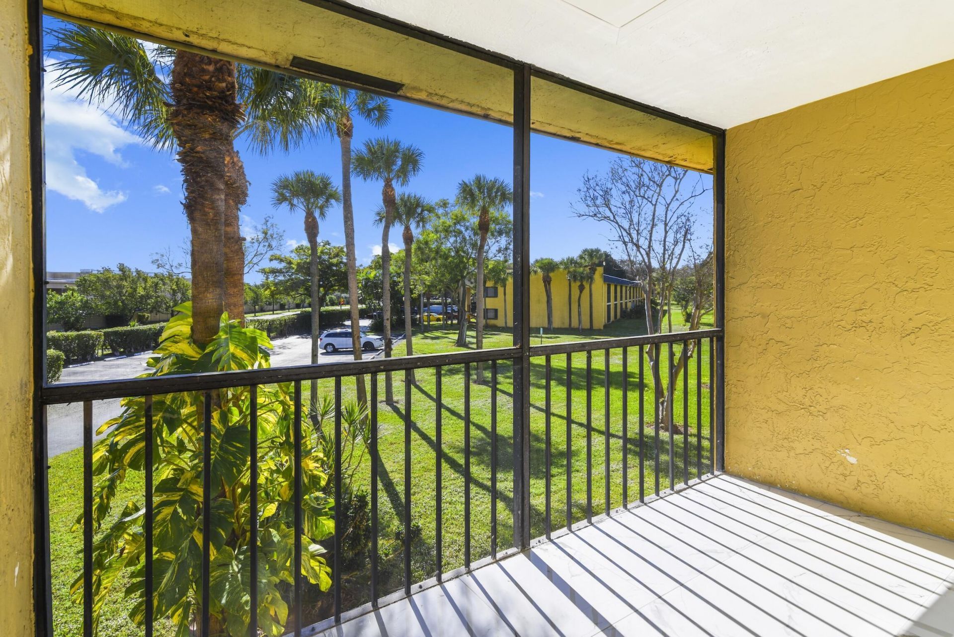 712 Meadows Circle, Boynton Beach, FL 33436 Photo